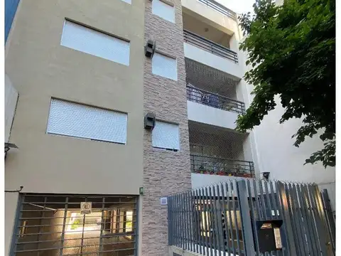 3 ambientes al frente  con cochera  villa del parque