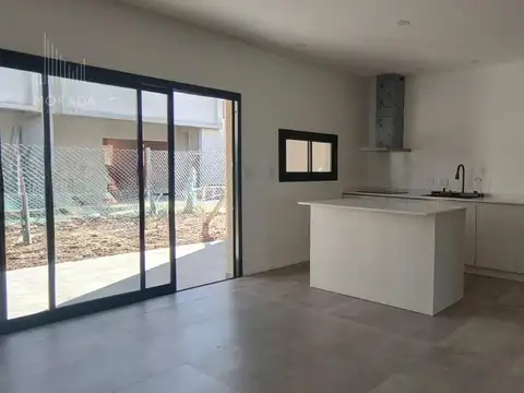 Venta Casa tipo Townhouse en Spring Park Pilar