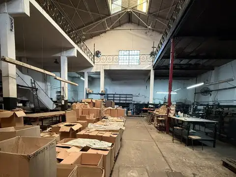 ALQUILER DE DEPOSITO  DE 1351 M2 CON OFICINAS EQUIPADAS  EN BOEDO