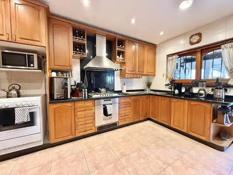 Casa en Venta con 5 cocheras