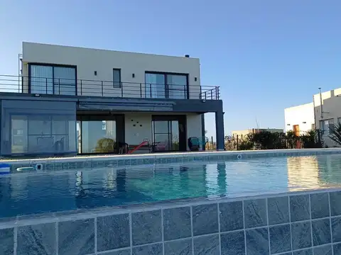 Casa Chalet  en Alquiler en San Sebastian, Escobar, G.B.A. Zona Norte
