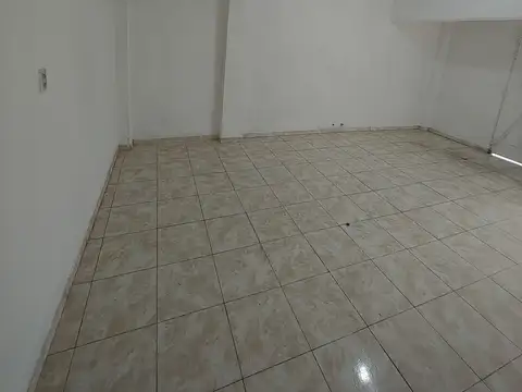 Depto Tipo Casa en Alquiler en Luis Guillon, $ 600.000