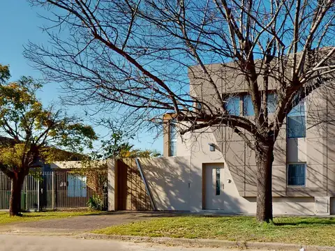 Casa en venta en  La Plata