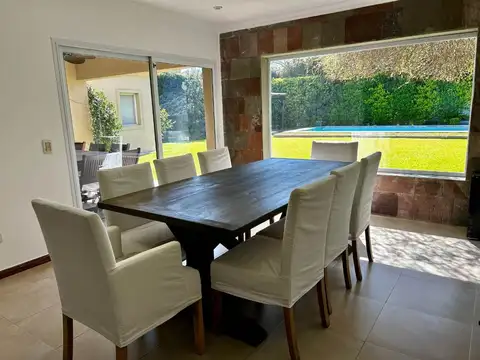 Casa 7 ambientes con 2 baños