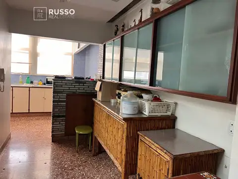 Oficina 5 ambientes con 2 baños