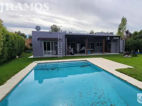 Casa 5 ambientes con 3 baños