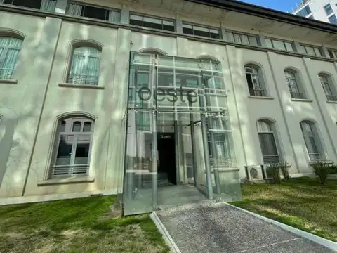 VENTA AMPLIO DEPARTAMENTO DE UN DORMITORIO CON COCHERA. COMPLEJO FORUM PUERTO NORTE.