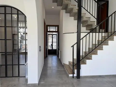 Casa 7 ambientes con 3 baños