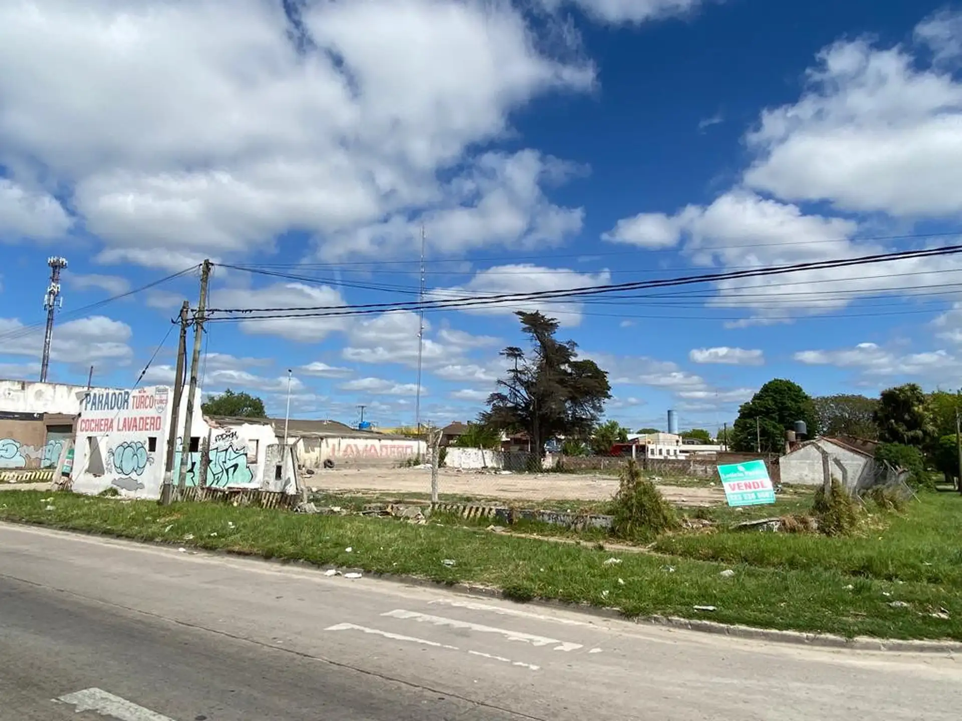 Terreno de 7953 m² en Av. Champagnat — OPORTUNIDAD