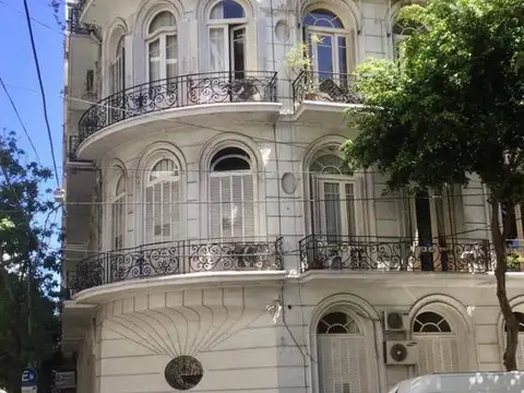 Peña al 2400