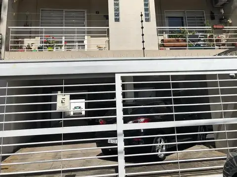 HERMOSO DEPTO. 3 AMBIENTES EN DUPLEX CON COCHERA EN FLORIDA OESTE - VTE. LOPEZ