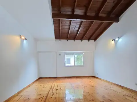 HERMOSO DEPTO. 3 AMBIENTES EN DUPLEX CON COCHERA EN FLORIDA OESTE - VTE. LOPEZ