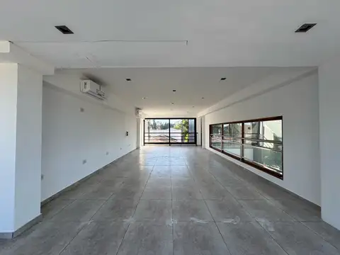 Local en Alquiler en Gonnet - Sobre Camino Centenario