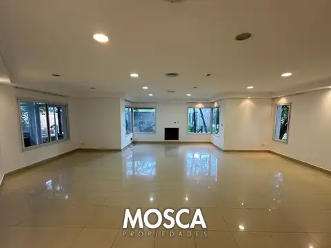 Casa en Venta con 6 cocheras
