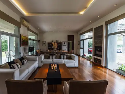 Espectacular casa de 6 ambientes en venta praderas de lujan con fondo al golf