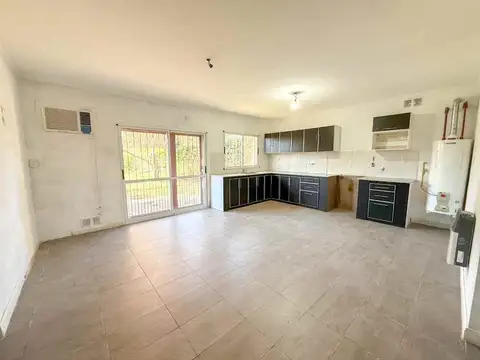 Casa 6 ambientes con 2 baños