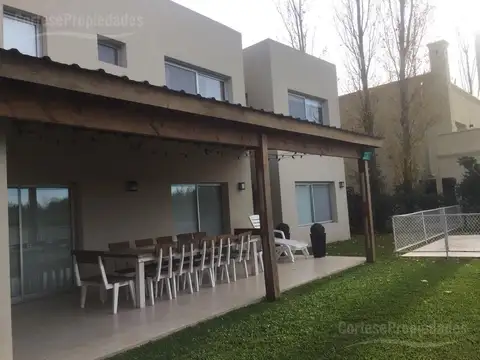 Casa en Alquiler de 3 dormitorios