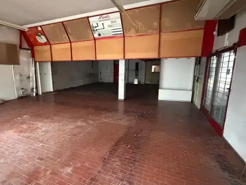 EXCELENTE LOCAL DE NEGOCIO. MORON CENTRO
