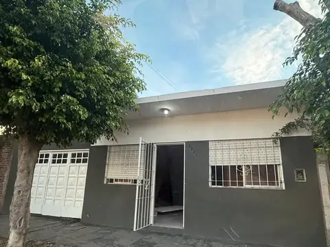 ALQUILER CASA 3 AMBIENTES CON GARAGE