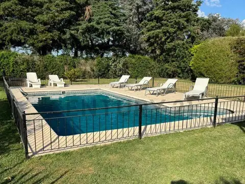 Venta de Casa, Pilar Golfers Country Club-Hermosa Casa de dos plantas sobre lote de 800 metros<...