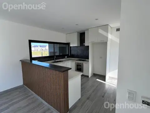 Casa 4 ambientes con 2 baños