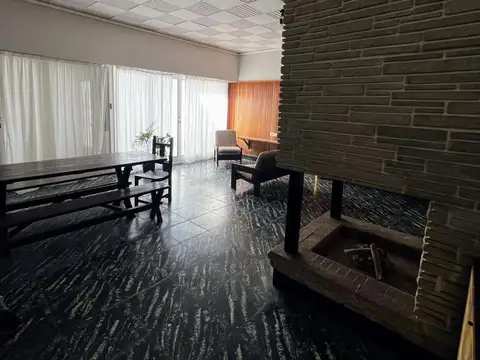 Casa en venta - 5 Dormitorios 4 Baños - 340mts2 - Saladillo 