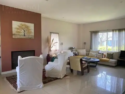 Casa en Alquiler de 3 dormitorios