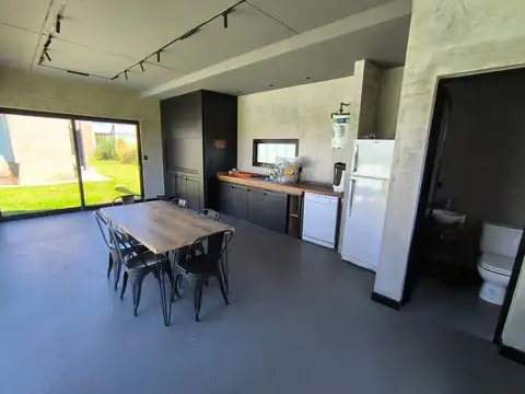 Casa 6 ambientes con 3 baños