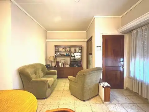 Chalet en venta . Z/ San Jose. Lote propio. Tres dormitorios. jardin, escritorio o tercer dormitorio
