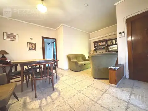 Chalet en venta . Z/ San Jose. Lote propio. Tres dormitorios. jardin, escritorio o tercer dormitorio