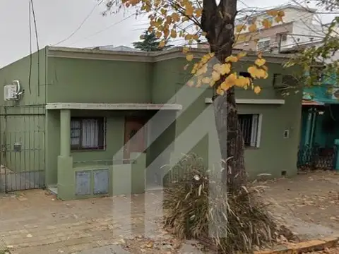 CASA 4 amb. con patio en San Isidro. Zona Norte.