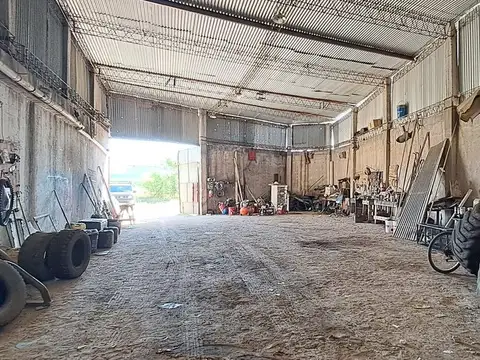 Venta/permuta depósito en zona industrial - Merlo.