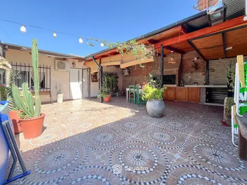 VENTA - Casa con 4 dormitorios - Barrio Larrea, Rosario.
