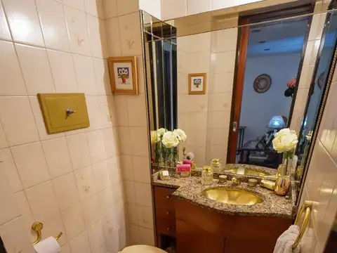 Casa 5 ambientes con 4 baños