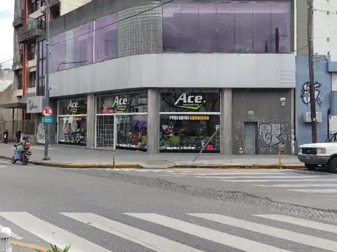 Diag 73 esquina 48 - LOCAL COMERCIAL con terraza