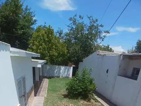 Casa 6 ambientes con 2 baños