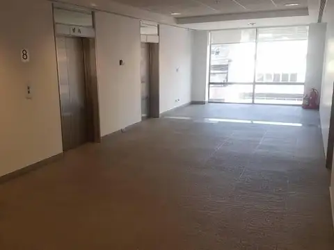 Oficina en Venta con 5 cocheras