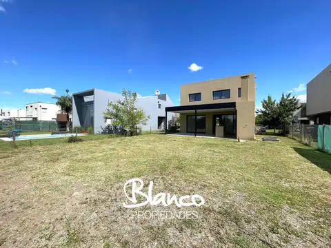 Puertos del Lago - Araucarias -