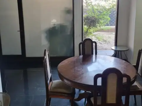 Hermosa casona sobre Av.Francia al 2400, en esquina .Importa