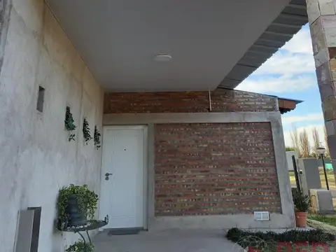 Casa en Venta en General Roca, USD 100.000