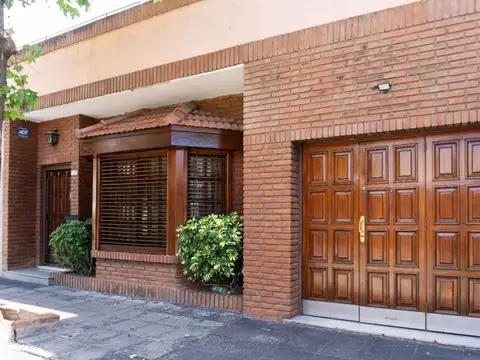 VENTA CASA MONTE CASTRO QUINCHO COCHERA 2 AUTOS