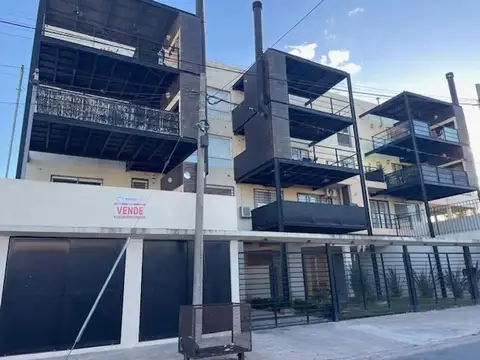 Departamento amplio luminoso con cochera