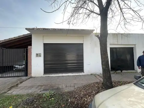 Venta Casa en Libertad Merlo, con local lote 395m2