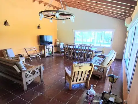 Casa en Venta con 5 cocheras
