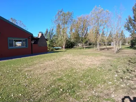 VENTA FINCA 5 AMBIENTES. PISCINA, QUINCHOS. SAN VICENTE