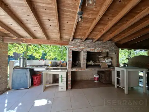 Casa en Venta con 2 cocheras