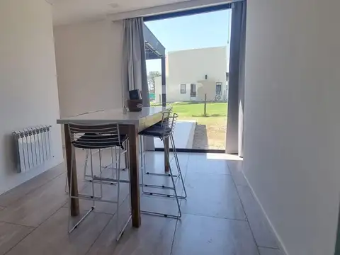 Venta casa 4 ambientes con dependencia pileta a estrenar Barrio Santa Ana Villa Nueva