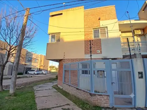 CASAS - DUPLEX - OTRAS ZONAS, RESISTENCIA