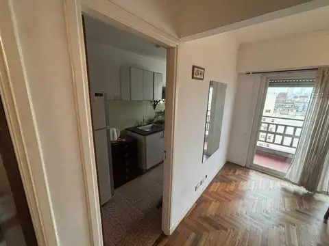 Depto 2 amb. con BALCÓN a la CALLE- ACEPTA GRUPO JOVENES