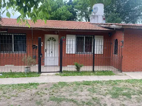CASA CON TECHO A DOS AGUAS, GARAGE Y QUINCHO EN EL PATO U$S 72.000.-